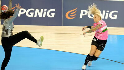 Patrycja Królikowska (w różowym stroju) rozegrała w Elblągu znakomite zawody
