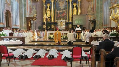 Nowi kapłani w archidiecezji. "Musicie wychodzić, jak mówił papież Franciszek, na peryferie"