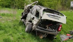 46-letni kierowca staranował znak drogowy. Mężczyzna był pijany