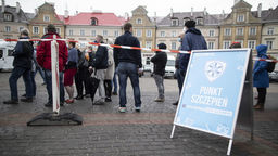 W sobotę w Lublinie do szczepienia ustawiła się ogromna kolejka