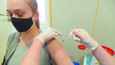 Ponad 5,5 mln osób w Polsce jest w pełni zaszczepionych przeciw COVID-19