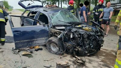 Koło Świdnika volkswagen roztrzaskał się o mur kościoła. Są ciężko ranni
