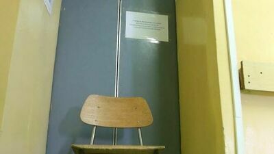 Nasza Czytelniczka relacjonuje, że winda wciąż nie działa. Cały czas zastawiona jest krzesłem.