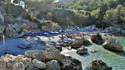 Zagraniczny urlop w pandemii. Czego trzeba się spodziewać podczas wyjazdu do Grecji?