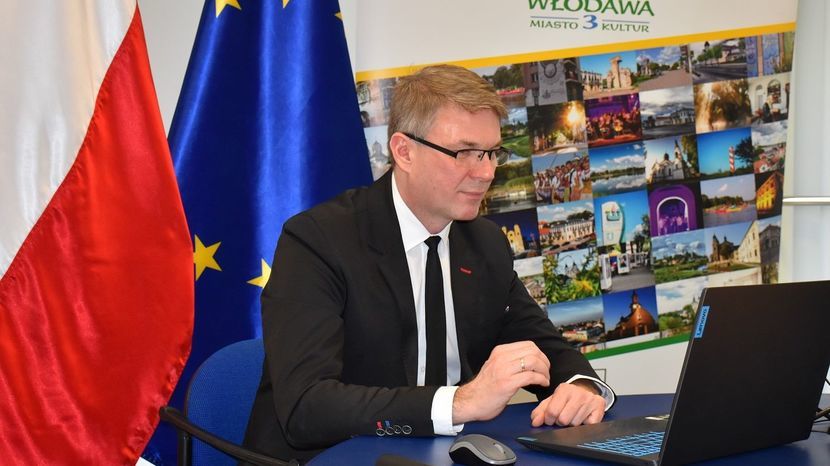 W ramach vloga  burmistrz Włodawy informuje mieszkańców o aktualnej sytuacji epidemicznej i problemach z jakimi boryka się miasto