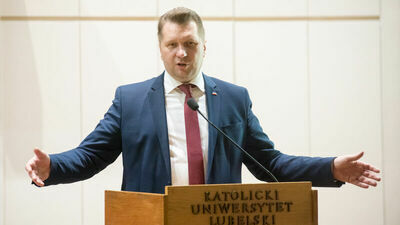 Minister Przemysław Czarnek dzisiaj na konferencji 