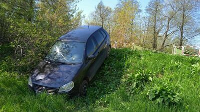 Lublin: Niecodzienne "miejsce parkingowe". Nocna podróż zakończona na skarpie [zdjęcia]