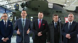 W listopadzie 2016 roku ówczesny wicepremier Mateusz Morawiecki wizytował PZL-Świdnik. Miesiąc wcześniej rząd zerwał negocjacje ws. zakupu Caracali. Na tej decyzji miały zyskać zakłady w Świdniku i Mielcu