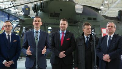 W listopadzie 2016 roku ówczesny wicepremier Mateusz Morawiecki wizytował PZL-Świdnik. Miesiąc wcześniej rząd zerwał negocjacje ws. zakupu Caracali. Na tej decyzji miały zyskać zakłady w Świdniku i Mielcu