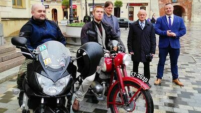 Zwolennicy wpuszczenia motocykli na buspasy przekonują, że usprawni to ruch