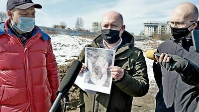 – To naprawdę duże kości, najprawdopodobniej piszczelowa i miednicowa – tak radny Piotr Breś (PiS) opisywał 22 marca kości, które dzień wcześniej miały być odnalezione na górkach czechowskich w rejonie budowanej tu alejki