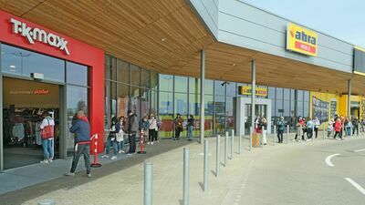 Kolejki niemal jak po szczepionkę. Galerie handlowe w Lublinie w końcu otwarte