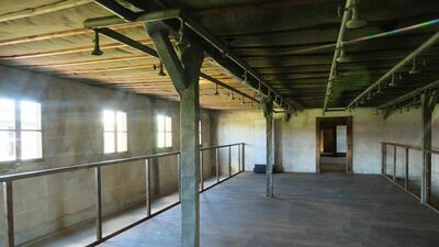 Znów można zwiedzać barak łaźni męskiej i bunkier z komorami gazowymi. Odkrycia podczas remontu