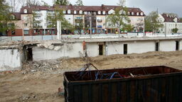 To są pozostałości pawilonu wystawowego Domu Chemika, których wartość dla ewentualnej ochrony konserwatorskiej ocenił ekspert od architektury tamtych czasów z warszawskiego instytutu