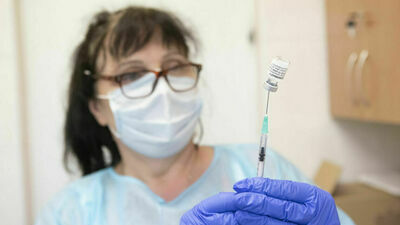 Drugą dawkę szczepionki przeciw COVID-19 przyjmiesz, gdzie chcesz. "To może doprowadzić do chaosu"