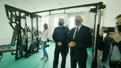 Lublin. Siłownia i taras. W takich warunkach pracują teraz policjanci