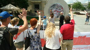 Akcja została zorganizowana na placu Litewskim z okazji Światowego Dnia Uchodźcy