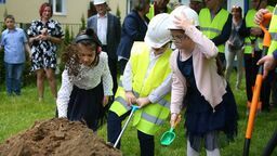Świdnik. Łopata wbita, szkolna inwestycja ruszyła w Dzień Dziecka