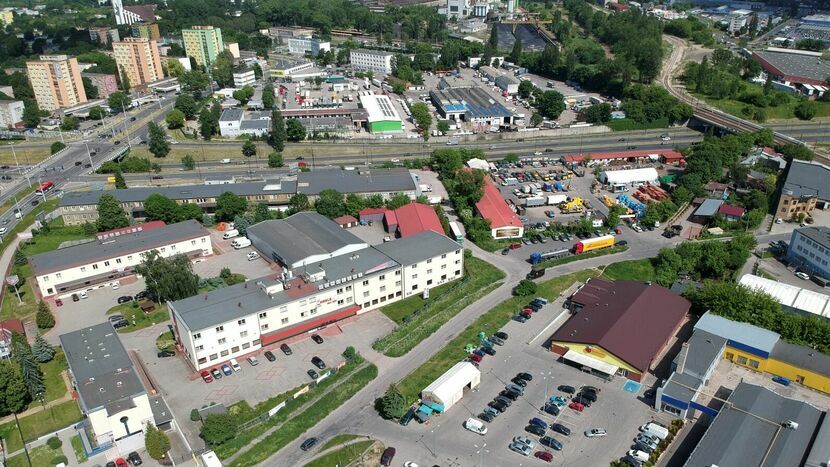 Nowe osiedle może powstać na terenach, na których dzisiaj stoją m.in. budynki centrum meblowego Wokulski. Chodzi o niemal 4,5 ha pomiędzy ul. Łęczyńską, ul. Krzemionki, linią kolejową i al. Witosa