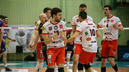 Rozgrywający KPS Siedlce Szymon Bereza (nr 18) będzie miał okazję zadebiutować w PlusLidze z kadrą beniaminka LUK Politechniki Lublin

