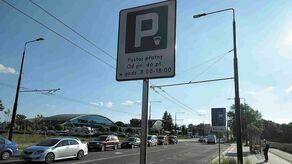 Wczoraj w „stadionowej” części strefy nowe oznakowanie przeplatało się ze starym, a przy wjazdach były znaki informujące o płatnej strefie, ale bez tabliczek z informacją, że jest to Podstrefa D.