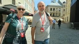 Państwo Grażyna i Norbert z Torunia podczas spaceru po lubelskim Starym Mieście