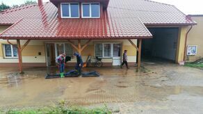 Intensywne opady deszczu. Zalana m.in. remiza strażacka. IMiGW wydał kolejny komunikat