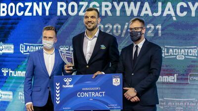 Michał Jurecki ze statuetką Gladiatora 2021