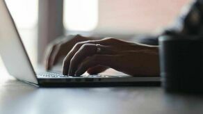 Starsza pani z Zamościa straciła wszystkie oszczędności. Mogła nie odbierać telefonu