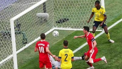 Robert Lewandowski strzelił przeciwko Szwecji dwa gole, ale nie dały one zwycięstwa Biało-Czerwonym

