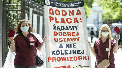 Protest pielęgniarek i położnych w Warszawie