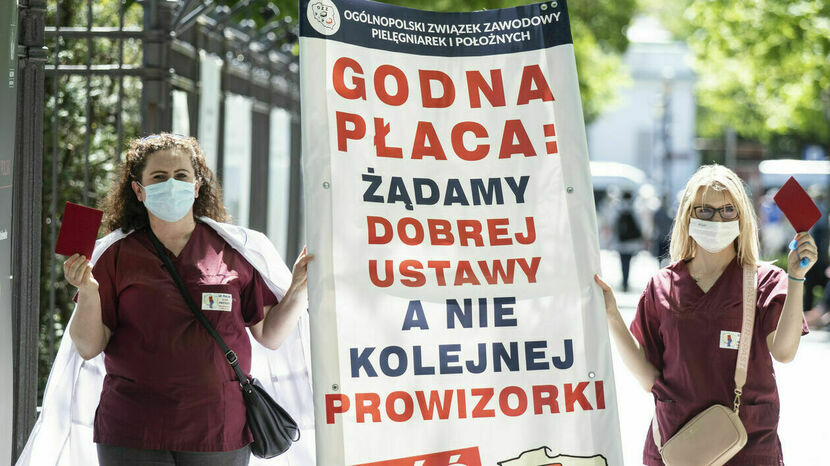 Protest pielęgniarek i położnych w Warszawie