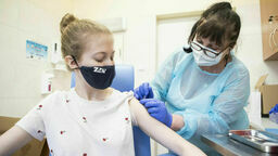 W tej chwili szczepią się już osoby w wieku 16 i więcej lat