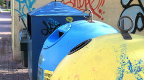 Za odbiór śmieci mieszkańcy Puław płacą 22 złote za osobę miesięcznie. Urzędnicy podejrzewają, że część puławian w deklaracjach nie wpisała wszystkich domowników, przez co do systemu może trafiać mniej pieniędzy, niż powinno