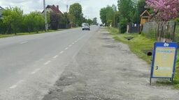 Ważna ulica bez chodnika