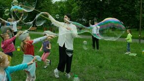 Festiwal Familijny w Parku Ludowym. Pokazy cyrkowe i magii. Można obejrzeć też spektakle 