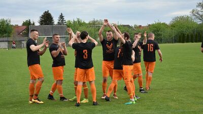 Unia Żabików wywalczyła sportowy awans do IV ligi. Czy podejmie wyzwanie związane z grą na tym poziomie rozgrywkowym?

