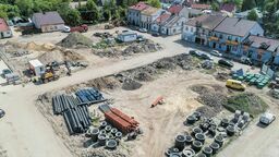 Ulice, parkingi i kamienica. Rynek II w Łęcznej zmienia się nie do poznania