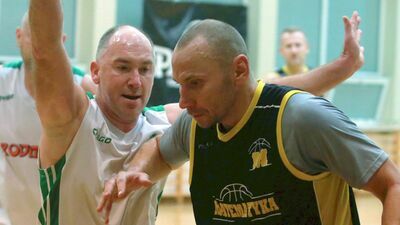 Tomasz Celej (z piłką), lider Matematyki
