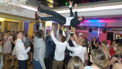 Od niedzieli w każdym weselu może brać udział już 150 osób. Poza tym wszyscy w pełni zaszczepieni nie są wliczani do tego limitu