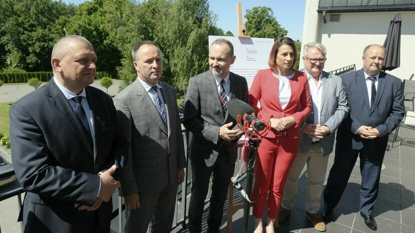 W poniedziałek w Lublinie kilkudziesięciu samorządowców podpisało apel do premiera w sprawie dzielenia rządowych pieniędzy