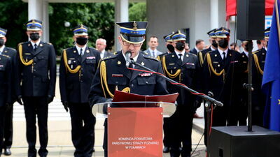 Sztandar, awanse i promocje. Strażacy świętowali w Puławach [dużo zdjęć, wideo]