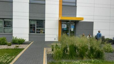 W sobotę rano w punkcie szczepień przy szpitalu w Białej Podlaskiej pojawiło się około 10 osób