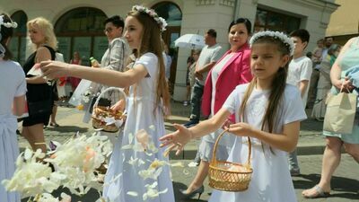 Procesja Bożego Ciała w Lublinie. "Wszyscy potrzebujemy przede wszystkim terapii duszy" [zdjęcia]