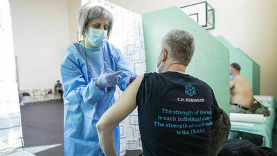 Płatne szczepienie przeciwko COVID? To realne