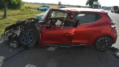 Clio staranowane przez ciężarówkę koło Białej Podlaskiej