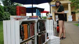 Puławianie chętnie dzielili się książkami podczas Święta Wolnych Książek