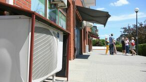 Klimatyzatory chłodzące pomieszczenia w budynku przy ul. Fulmana konfliktują mieszkańców. Sprawa trafiła już do sądu