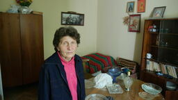 Pani Grażyna w swoim nowym mieszkaniu