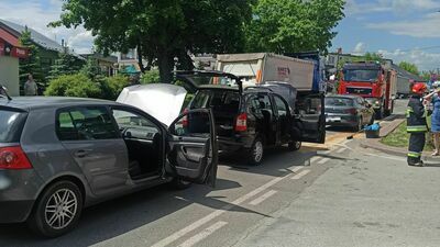 Lubelskie: Zderzenie trzech pojazdów, rannych sześć osób. Droga całkowicie nieprzejezdna